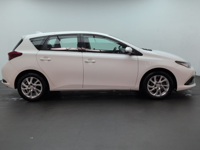 2025 Toyota Auris