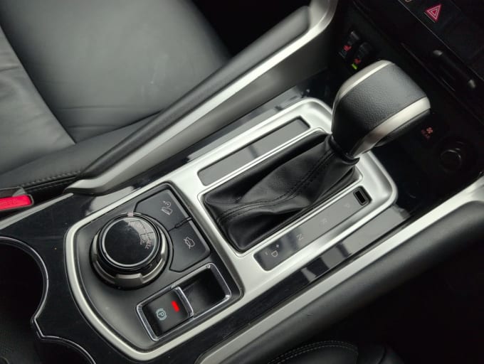 2025 Mitsubishi Shogun Sport