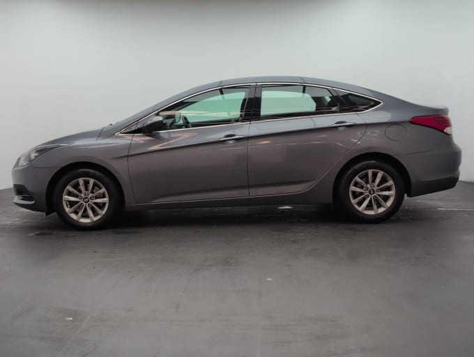 2025 Hyundai I40
