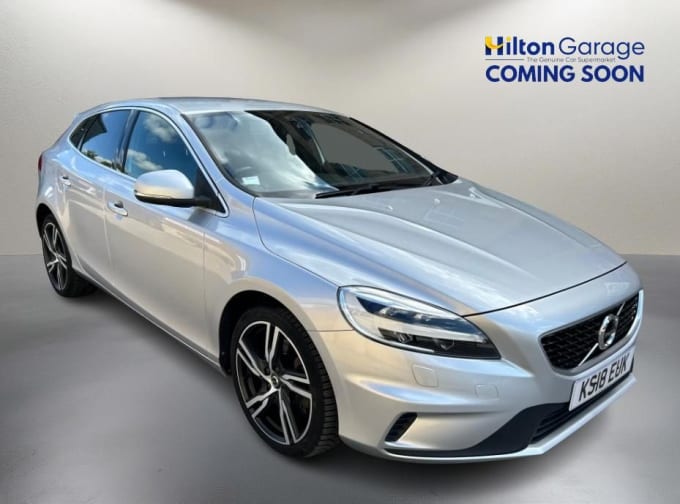 2025 Volvo V40