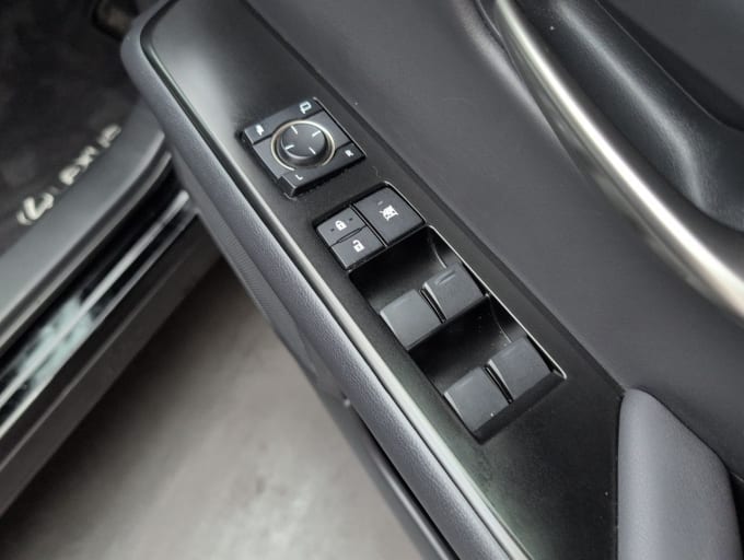 2025 Lexus Ux