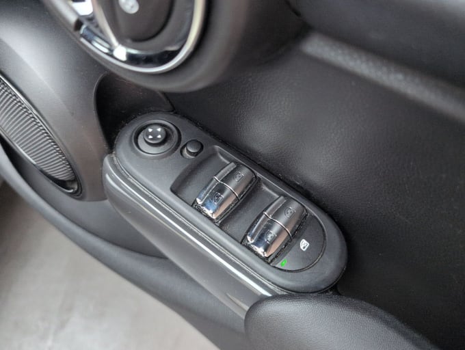 2025 Mini Hatch