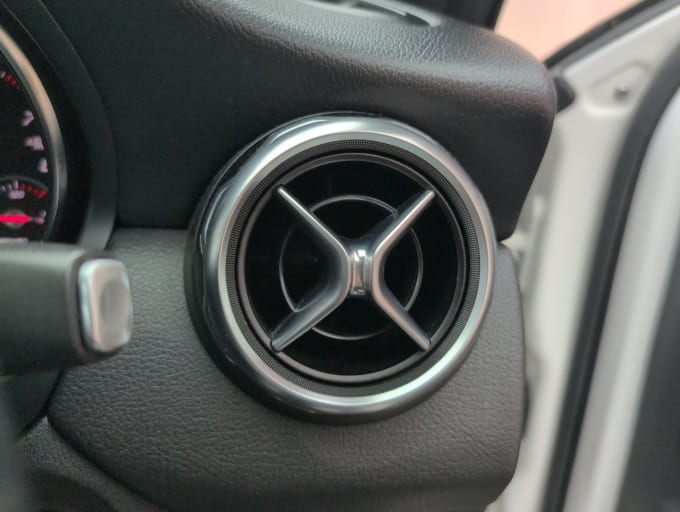 2025 Mercedes-benz 180