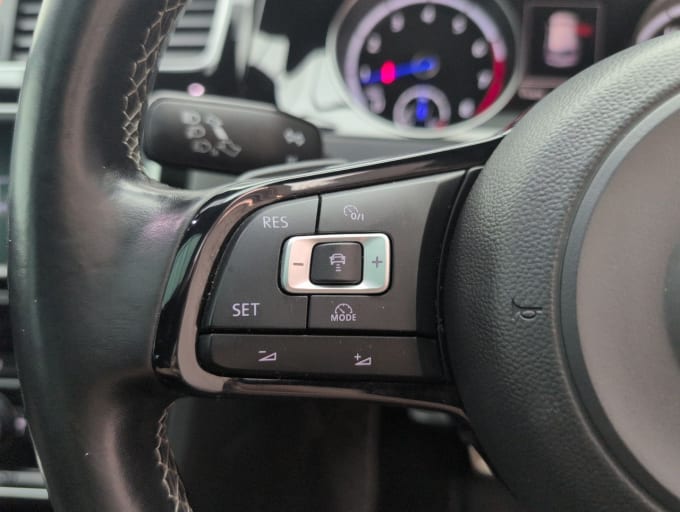 2025 Volkswagen Golf