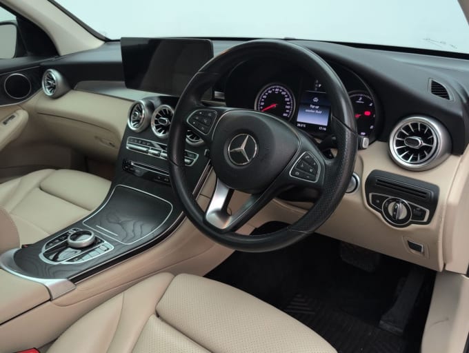 2025 Mercedes-benz Glc