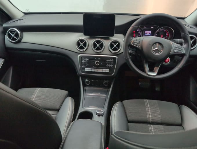 2025 Mercedes-benz 180