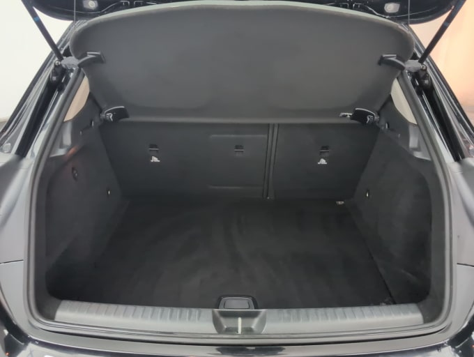 2025 Mercedes-benz 180