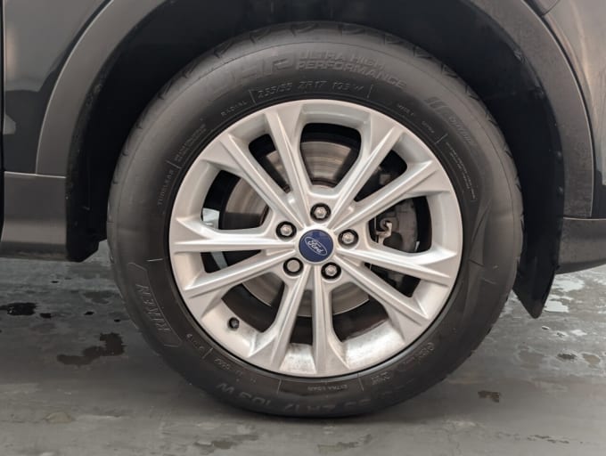 2025 Ford Kuga