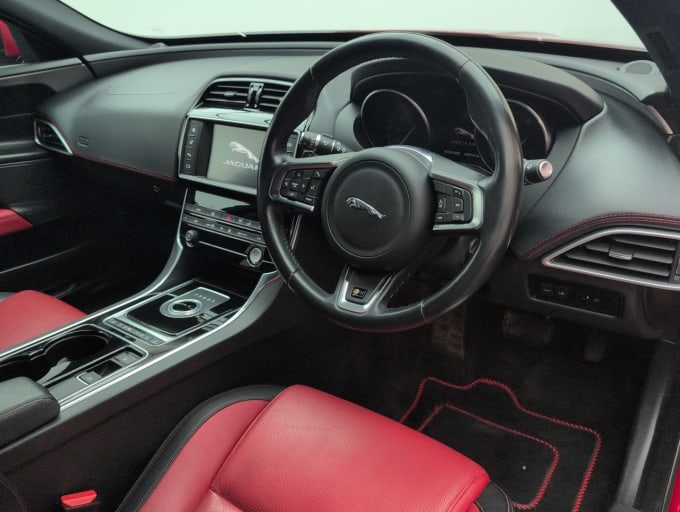 2025 Jaguar Xe