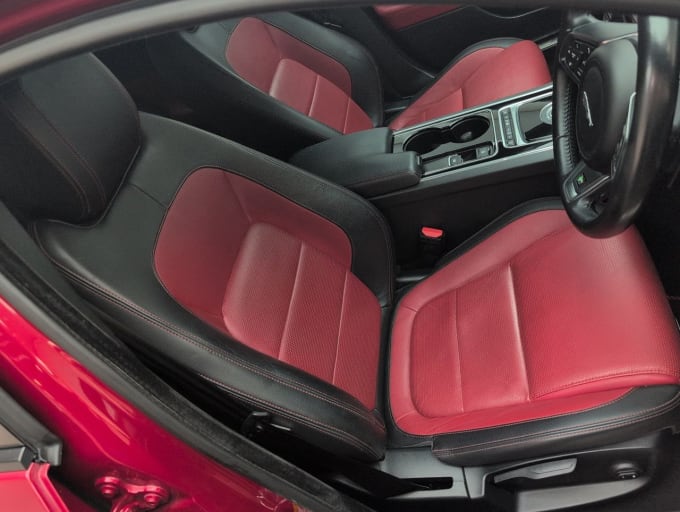 2025 Jaguar Xe
