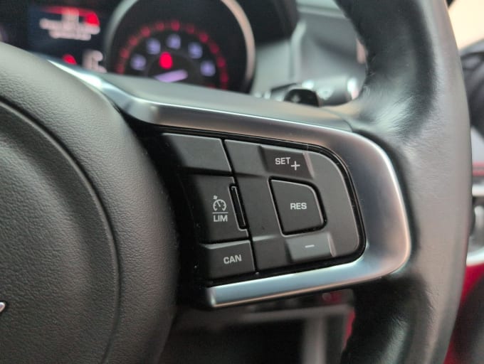2025 Jaguar Xe