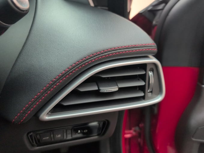 2025 Jaguar Xe