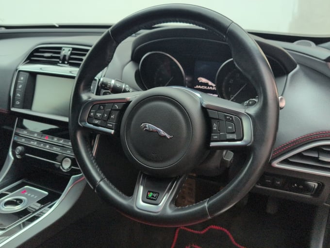 2025 Jaguar Xe