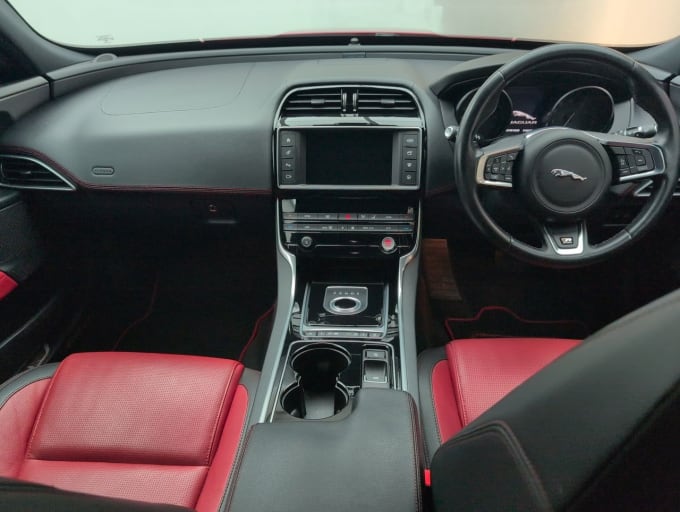 2025 Jaguar Xe