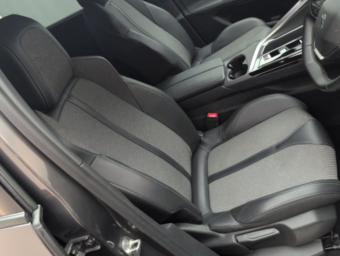 2025 Peugeot 5008