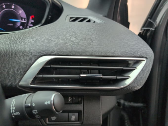 2025 Peugeot 5008