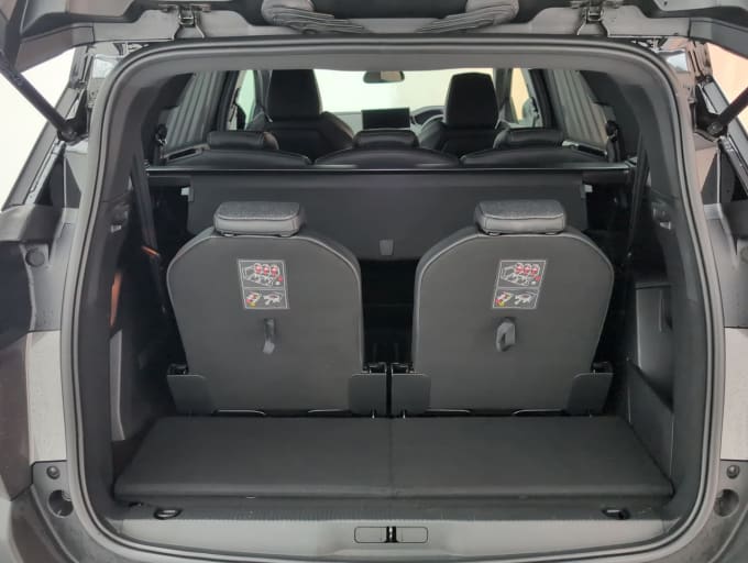 2025 Peugeot 5008
