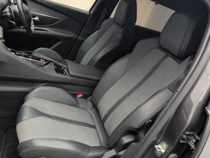2025 Peugeot 5008