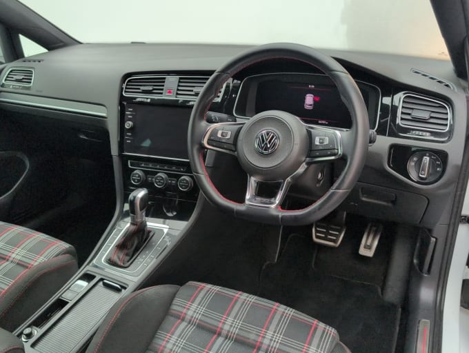 2025 Volkswagen Golf