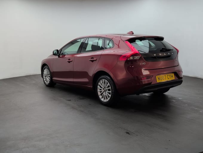 2025 Volvo V40