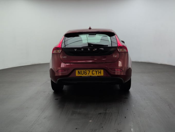 2025 Volvo V40