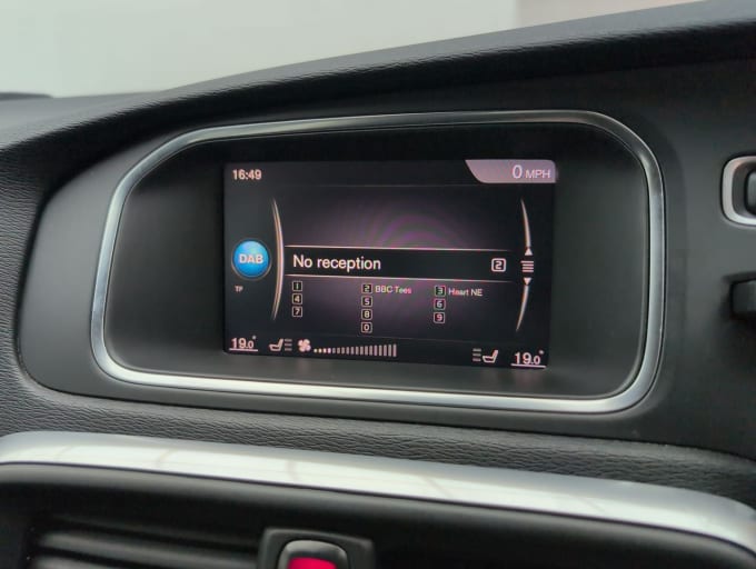 2025 Volvo V40