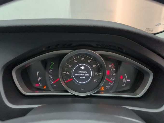 2025 Volvo V40