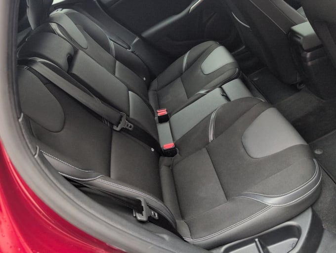 2025 Volvo V40