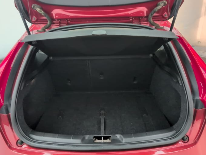 2025 Volvo V40