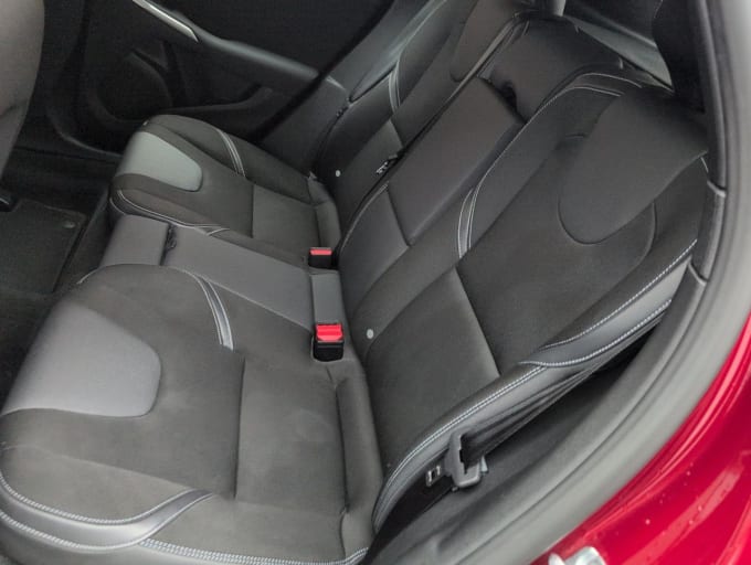 2025 Volvo V40
