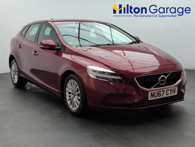 2025 Volvo V40