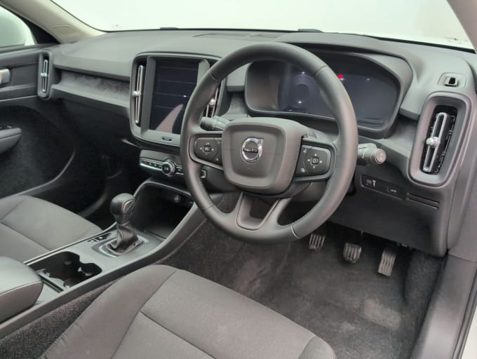 2025 Volvo Xc40