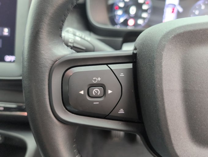 2025 Volvo Xc40