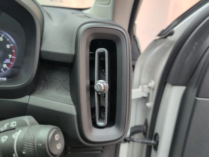 2025 Volvo Xc40