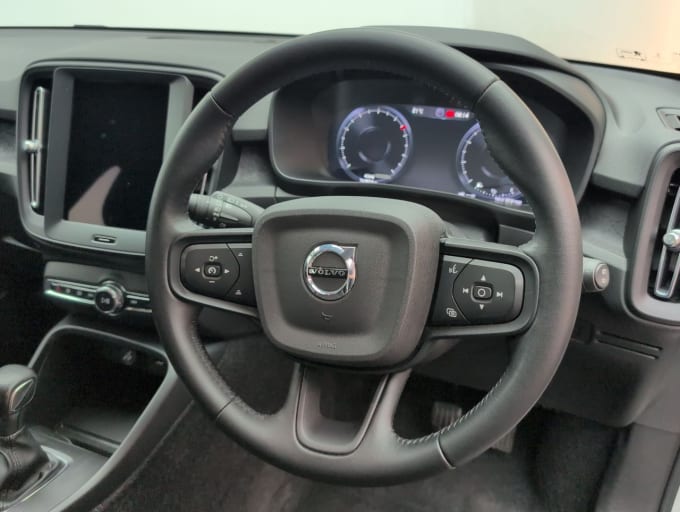 2025 Volvo Xc40