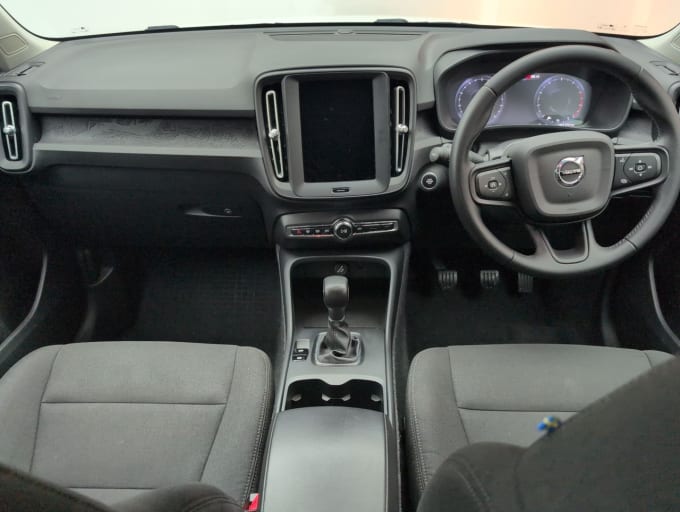 2025 Volvo Xc40