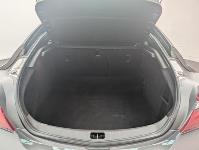 2025 Vauxhall Insignia