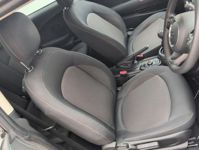 2025 Mini Hatch