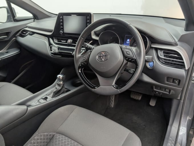 2025 Toyota C-hr