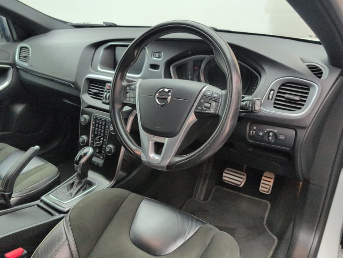 2017 Volvo V40
