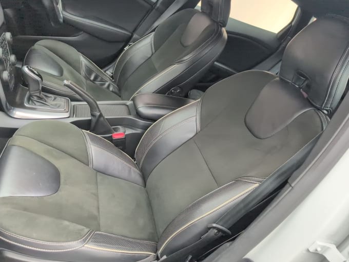 2017 Volvo V40