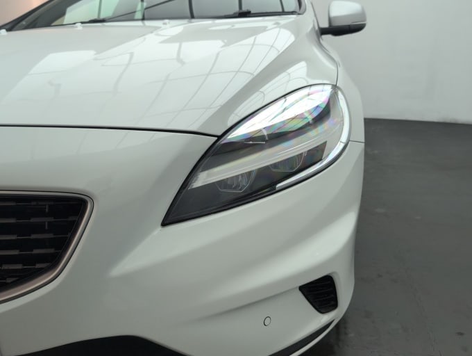 2017 Volvo V40