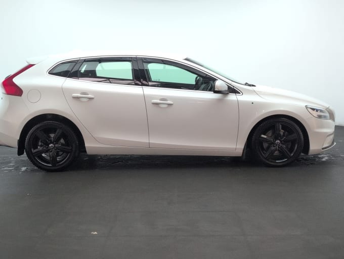 2017 Volvo V40