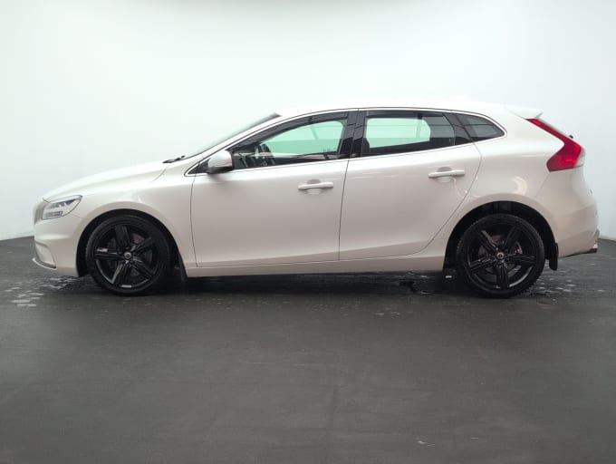 2017 Volvo V40