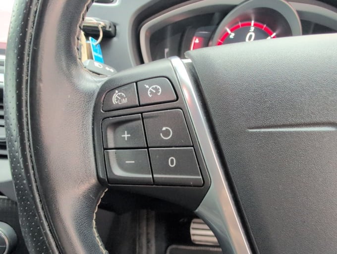 2017 Volvo V40
