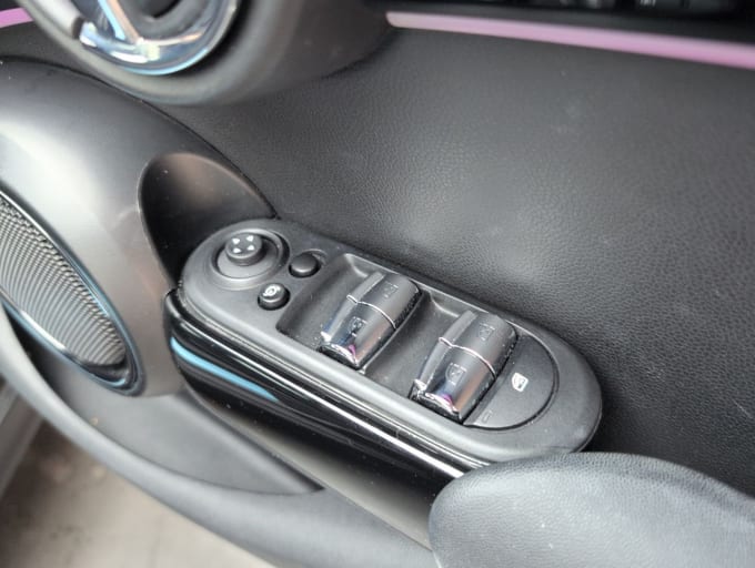 2025 Mini Hatch