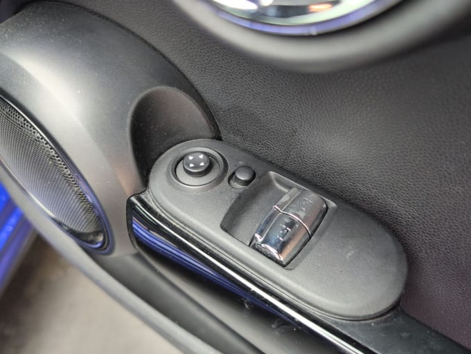 2025 Mini Hatch