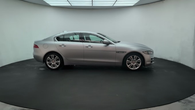2025 Jaguar Xe