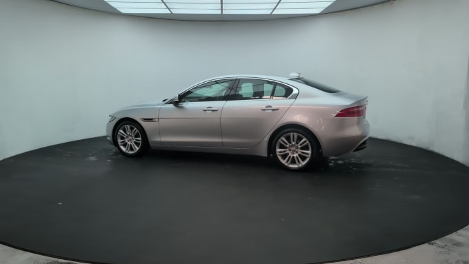2025 Jaguar Xe