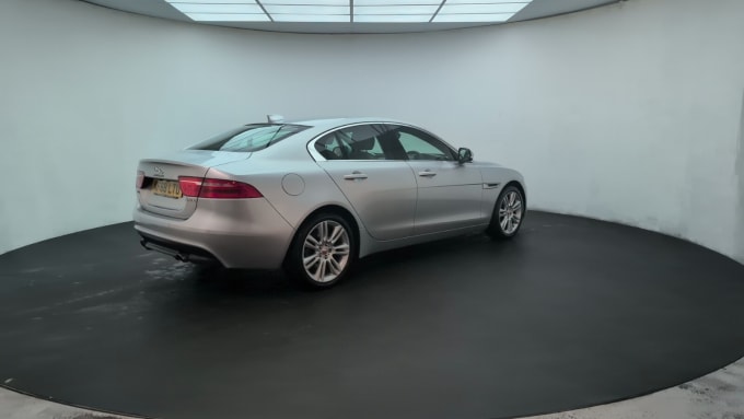 2025 Jaguar Xe